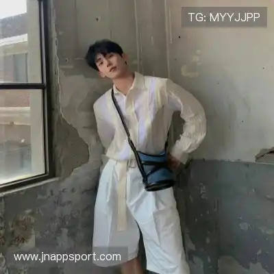 薄霜凤